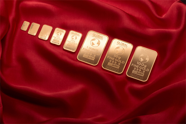 特朗普威胁对日韩等多国征25%关税，央行增持推动金价暴涨超2%