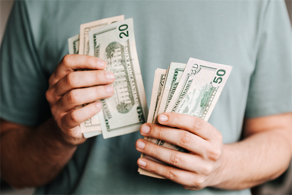 金价录得三周来最佳表现 能否挣脱震荡区间？
